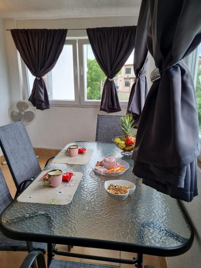 Apartmani 'Cvit' Karlobag Exterior foto