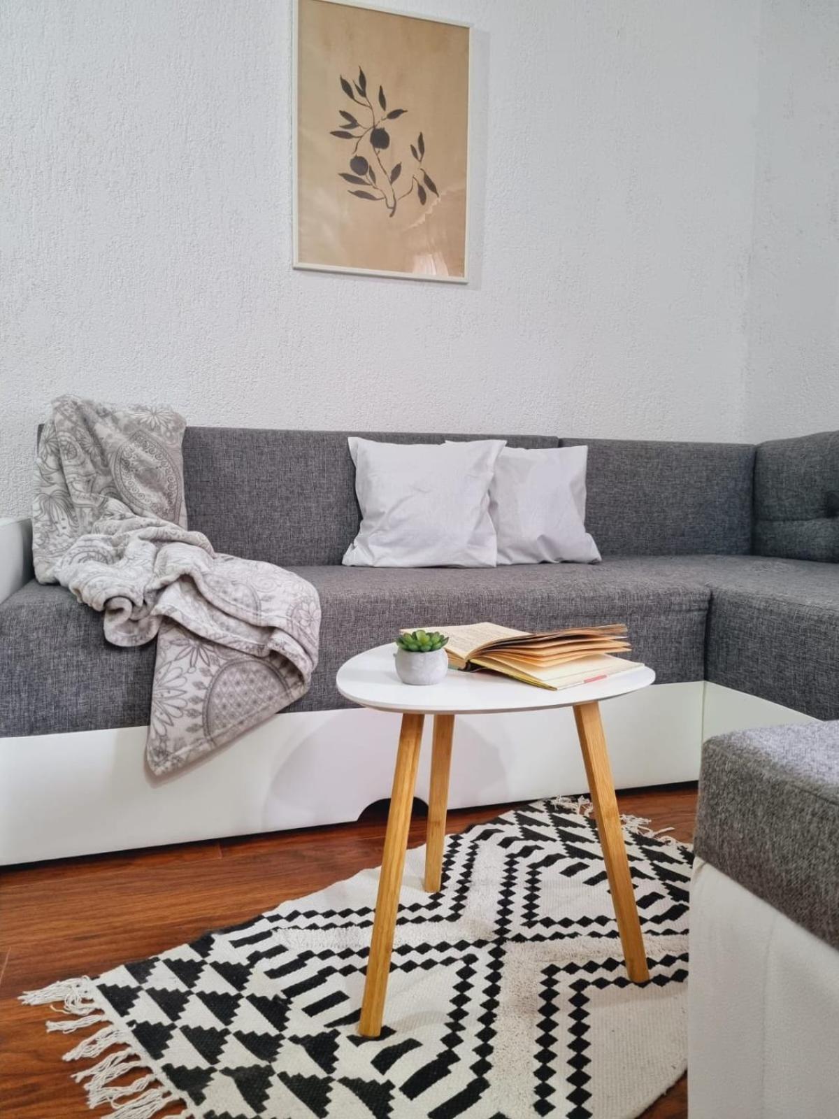 Apartmani 'Cvit' Karlobag Exterior foto